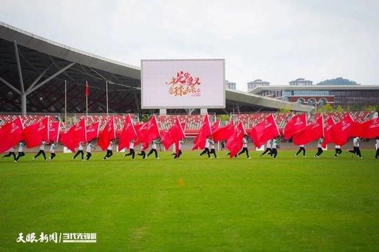 为此，杨祐宁自封剧组的;时尚担当，也难怪白百何、井柏然吐槽;剧组的置装费都花在杨祐宁身上了